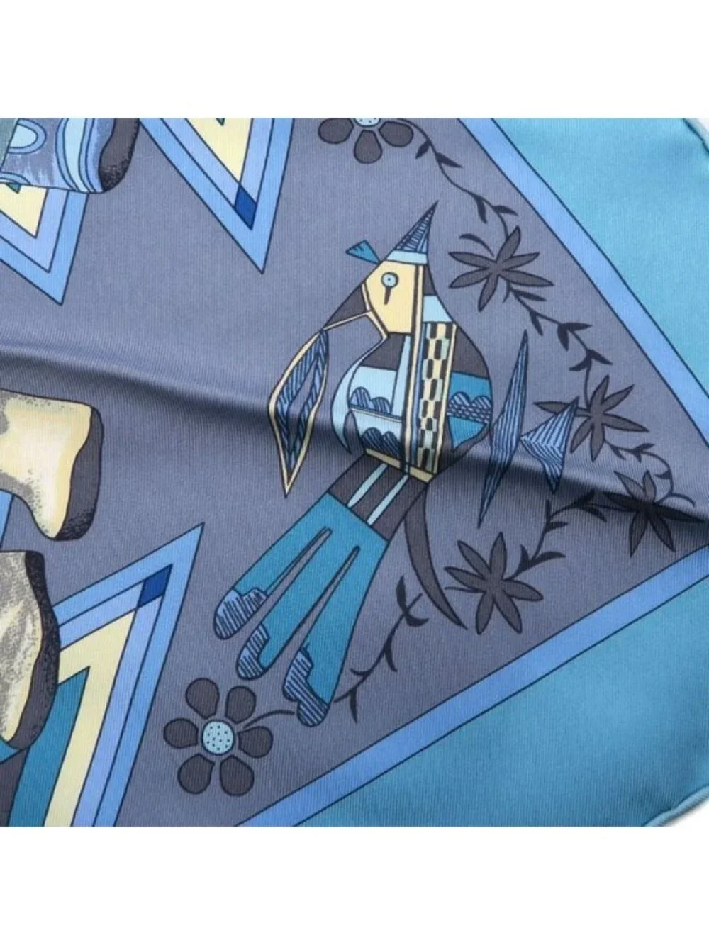 Hermes Triangle Geant Scarf - Picture 4 of 7